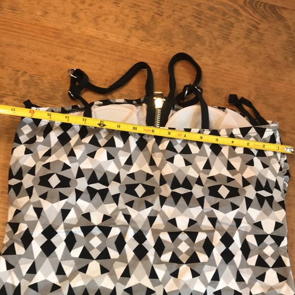 Zip front one piece swimsuit. No brand. Armpit to armpit 16.5” - Picture 6 of 8